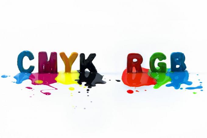 Įvairiaspalvės CMYK RGB didžiosios raidės