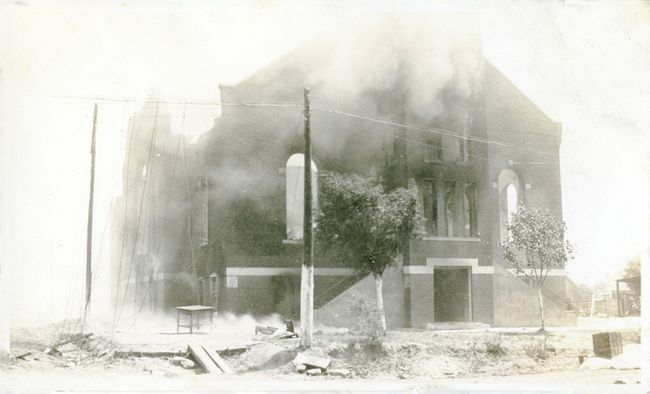 Sugadinta Greenwood rajono bažnyčia po Talsa Race žudynių, Talsa, Oklahoma, 1921 m. birželio mėn.