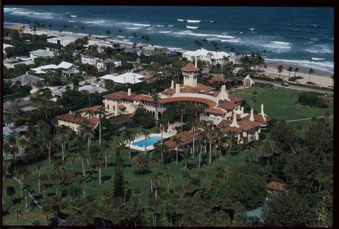 „Mar-a-Lago Estate“, priklausantis Donaldui Trumpui, yra prie vandens krašto Palm Biče, Floridoje. 