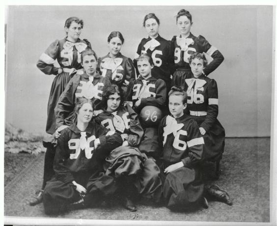 Ankstyvųjų Amerikos krepšinio komandos draugų portretas