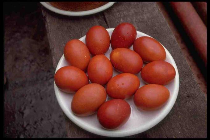 Raudoni Velykiniai kiaušiniai