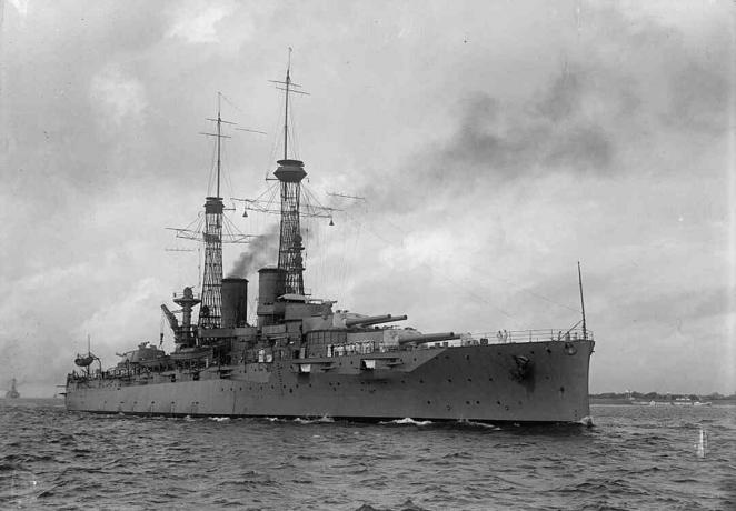 Mūšio laivas „USS Texas“ (BB-35) rengiamas netoli Hampton Roads, VA.