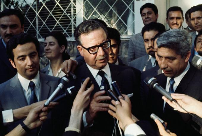 Salvadoras Allende'as, švenčiantis pergalę