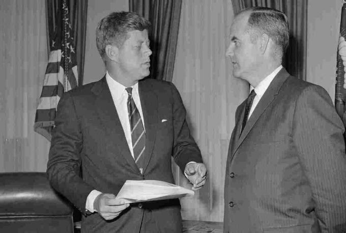 Prezidento Kennedy ir George'o McGovern'o nuotrauka