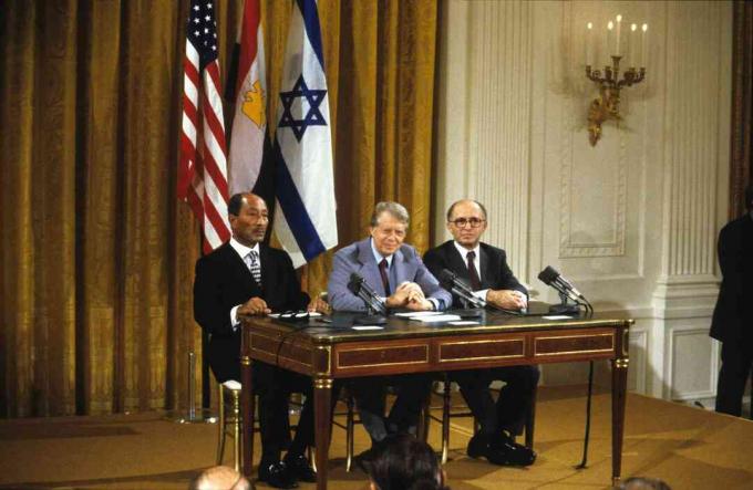 Sadat, Carter ir Pradžia Baltuosiuose rūmuose