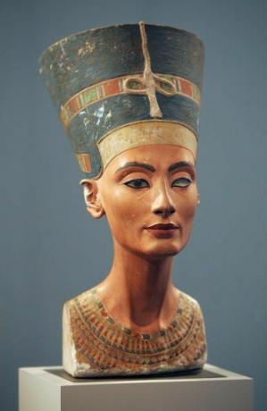 3 400 metų Egipto karalienės Nefertiti biustas.