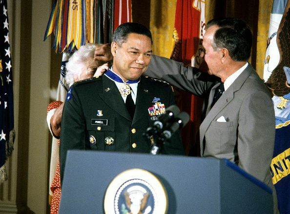 Generolas Powellas įteiktas su prezidento laisvės medaliu