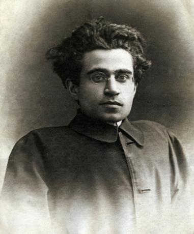 Antonio Gramsci (1891–1937), politikas; prieš įstodamas į Socialistų partiją, tada vieną iš Italijos komunistų partijos įkūrėjų 1921 m