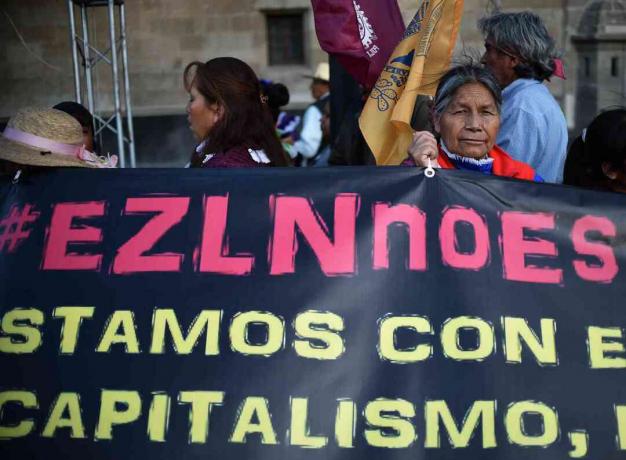 „Zapatistas“ protestuoja prezidento Lópezo Obradoro „Maya Train“ projektą