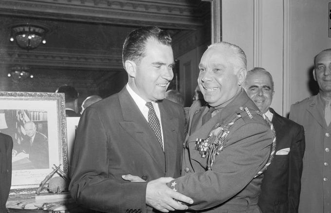 Nixonas lankosi Dominikos Respublikoje, Rafael Trujillo