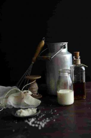 Actas, sumaišytas su pienu, naudojamas naminiam ricotta sūriui, taip pat pasukoms gaminti.