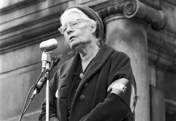 Dorothy Day prieškario mitingo nuotrauka.