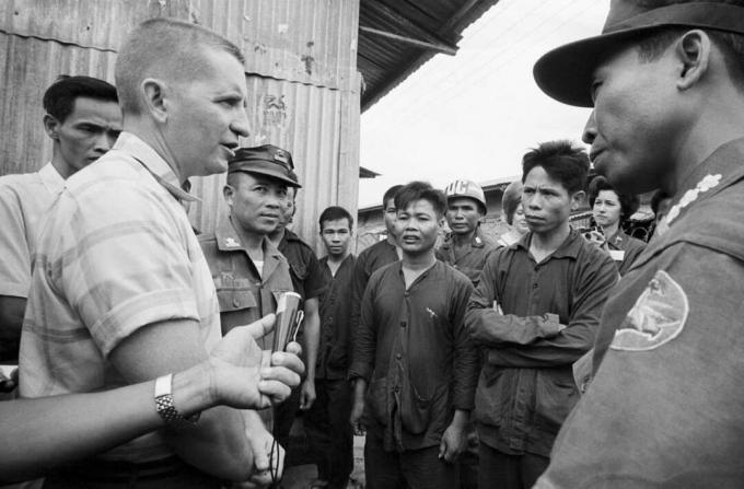 „Ross Perot“ lanko Šiaurės Vietnamo karo belaisvius