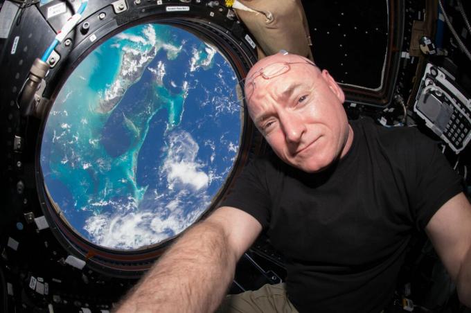 Scott Kelly „selfie“ ISS kupone.