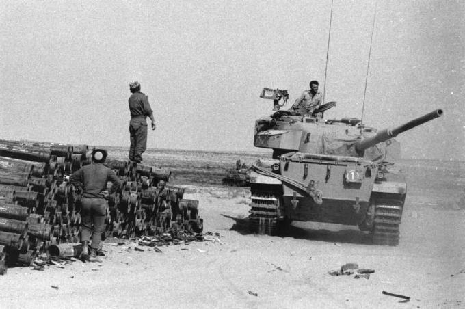 Izraelio bakas tiekimo sandėlyje Sinajuje, 1973 m.