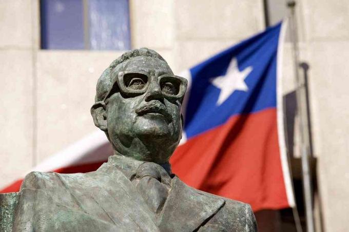 Salvadoro Allende statula