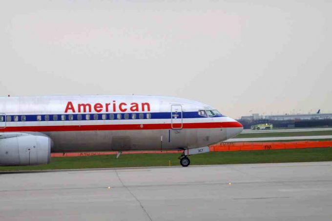 „Avión de American Airlines“.