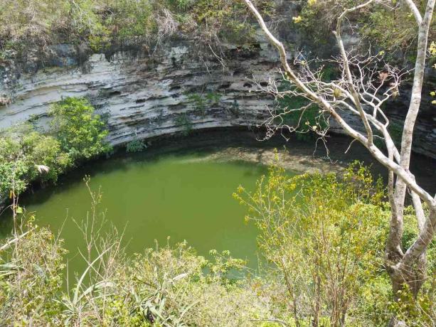 Puiki cenote Chichen Itza