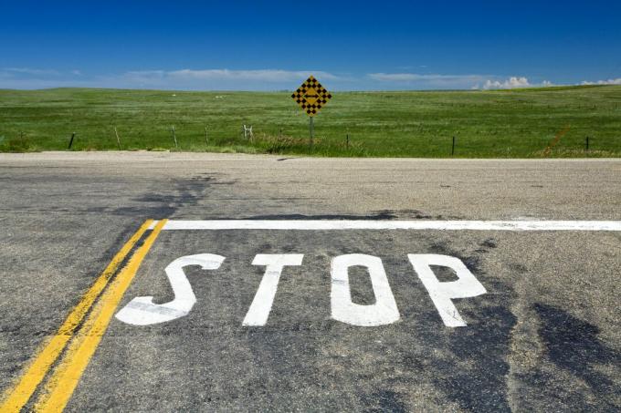 „Carretera con señal de Stop“.